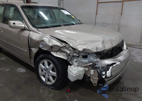 2001 Toyota Avalon Xls z USA, uszkodzony, nr VIN 4T1BF28B71U156440